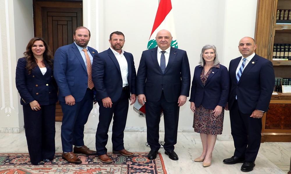 عون استقبل السيناتور الأميركي مولين على رأس وفد: الجيش بحاجة إلى دعم كي يتمكن من القيام بواجبه