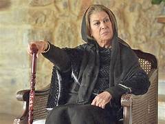 منى واصف "سفيرة السّلام في العالم"... والوزيرة هند قبوات تقبّل يدها 
