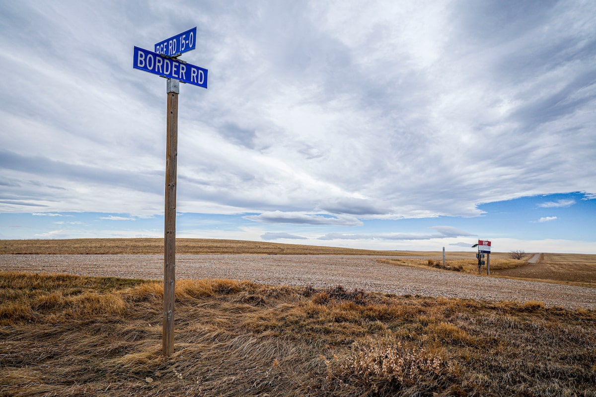 الولايات المتحدة تغلق طريق الحدود التاريخي قرب كوتس في ألبرتا أمام حركة المرور الكندية