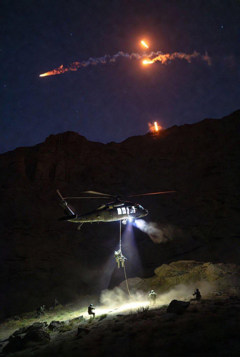 قوات دلتا فورس تنفذ عملية إنقاذ جريئة داخل إيران وتدمر طائرة C-130 للحفاظ على أسرارها