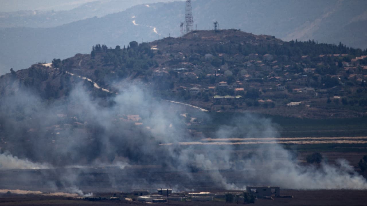 40 صاروخا من لبنان… إصابة مبنى تسوق شمال إسرائيل