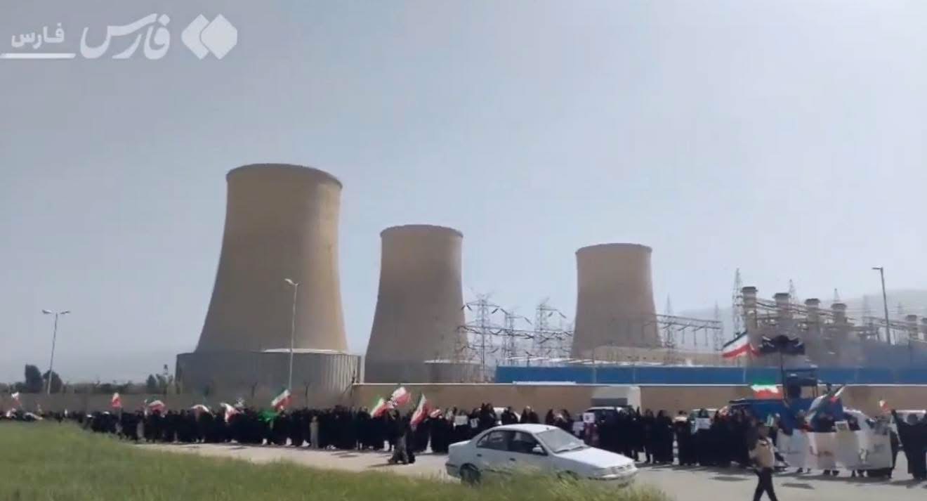 نظام إيران يدعو المدنيين، بمن فيهم الشباب والأطفال، لتشكيل سلاسل بشرية حول محطات الطاقة وسط تهديدات ترامب بضرب البنية التحتية