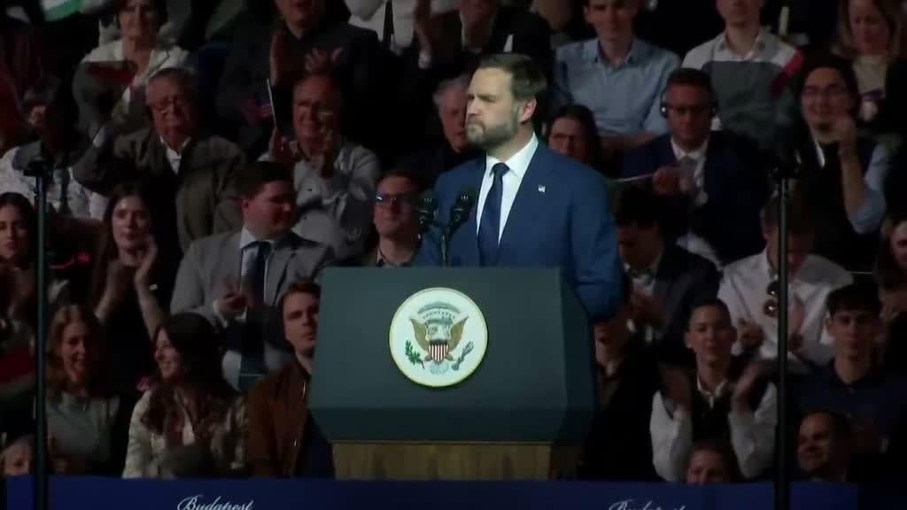 نائب الرئيس الأمريكي جي دي فانس يشارك في تجمع انتخابي حاشد في بودابست دعماً لرئيس الوزراء فيكتور أوربان