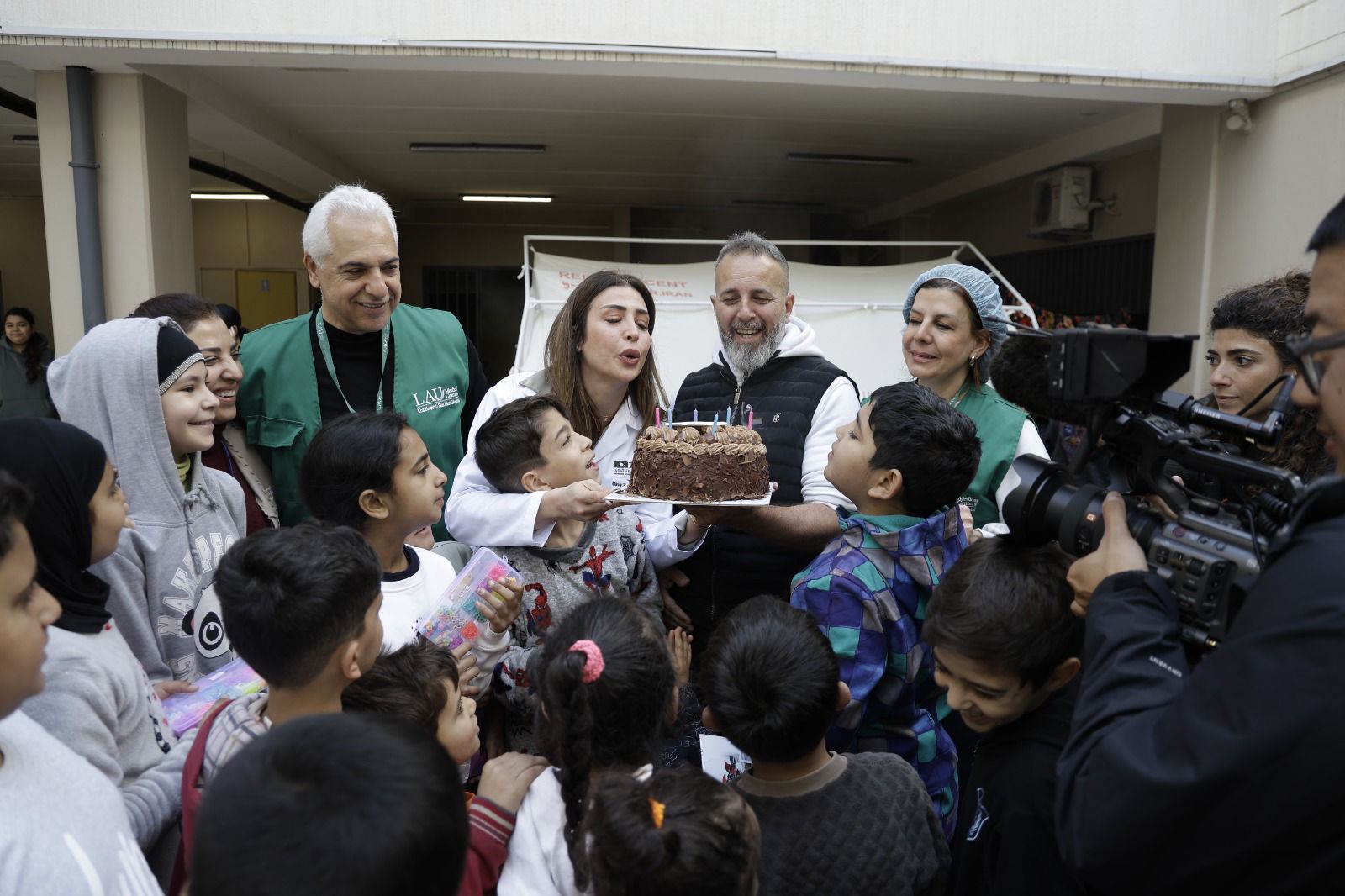 العيادة المتنقلة للجامعة اللبنانية - الأميركية: التزام مستمر بتلبية احتياجات النازحين