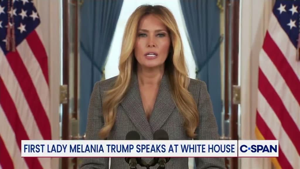 السيدة ميلانيا ترامب تدلي ببيان من البيت الأبيض تنفي فيه ارتباطها بجيفري إبستين