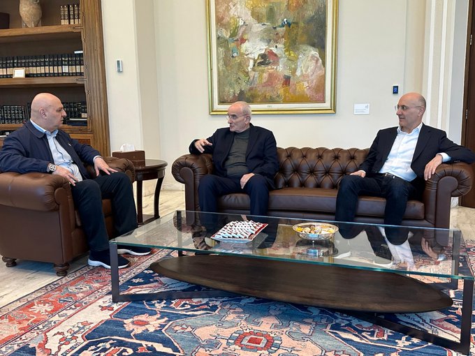 عون عرض مع وزيريّ الدفاع والداخلية الاجراءات المتخذة لتعزيز الامن